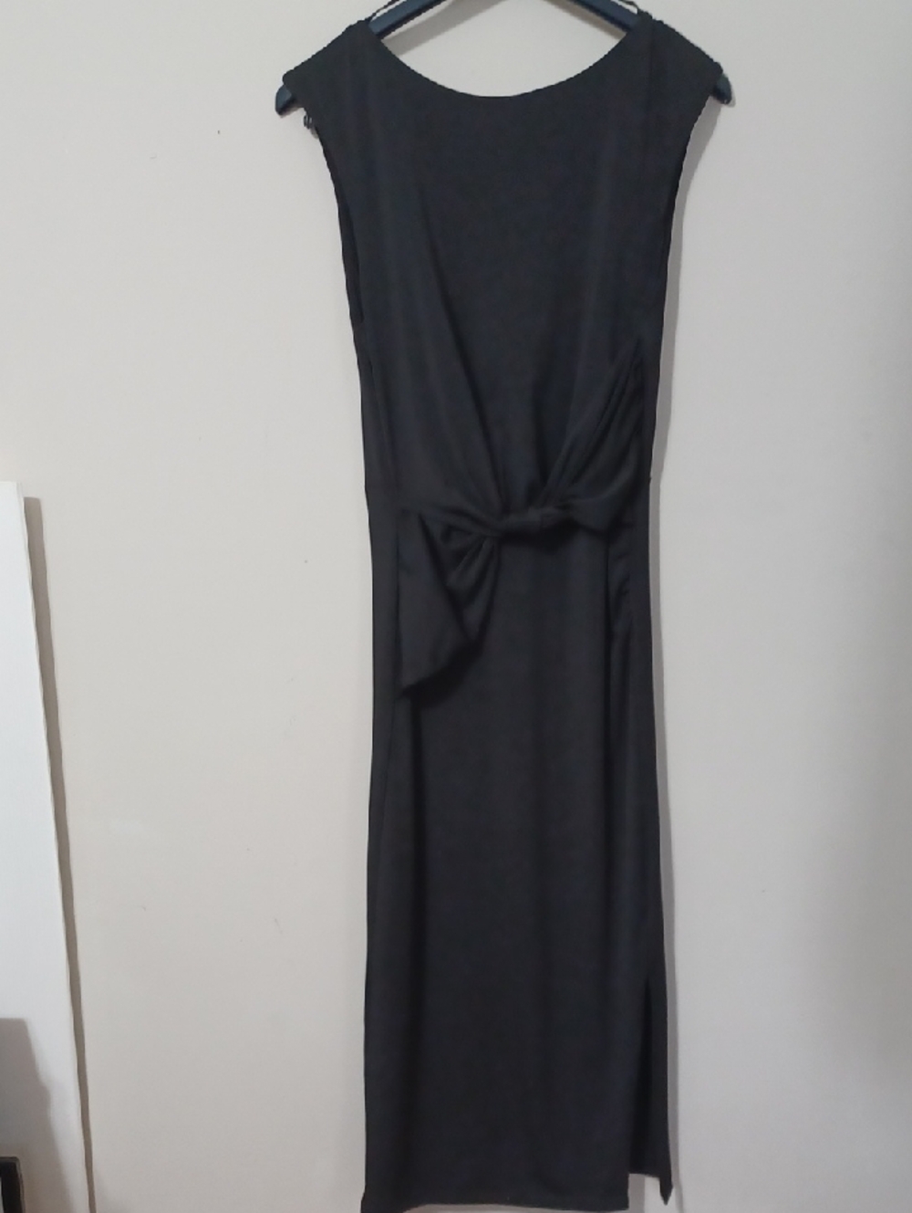 Halston Black Sleeveless Knot-Front Women's Maxi Gown. NWOT. Size Small